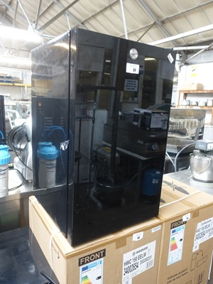 Lot 32 - 50cm Hoover HWC150 bottle fridge (continental...