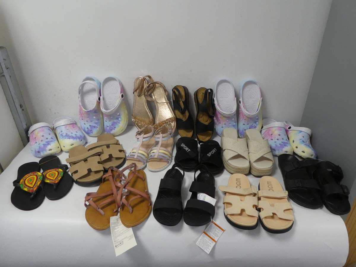 Lot 3538 - 15 pairs of ladies sandals/slides of various...