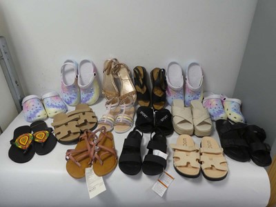 Lot 15 pairs of ladies sandals/slides of various...