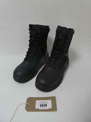Lot Pair of Magnum safety uniform boots, black, UK 7