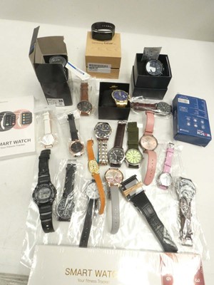 Lot 2021 - Various boxed and loose wristwatches /...
