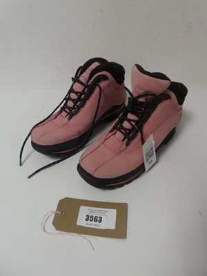 Lot Pair of Timberland boots, pink, UK 7