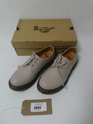 Lot Boxed pair of Dr. Martens shoes, Pale pink, UK 7
