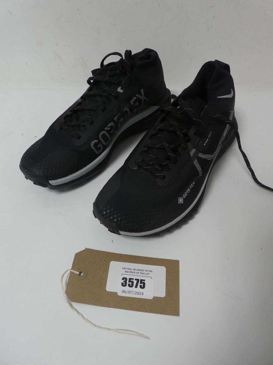 Lot 3575 - Pair of Nike Trail trainers, black, UK 7.5
