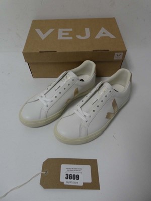 Lot Boxed pair of Veja trainers, white/gold, UK 5