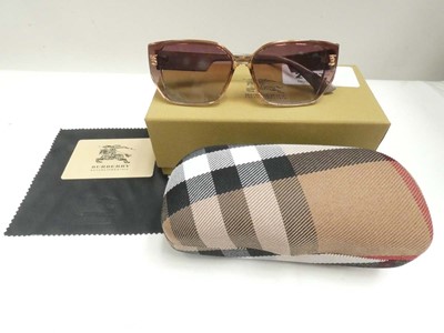 Lot 2047 - Burberry ladies sunglasses with case and box