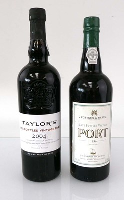 Lot 324 - 2 bottles, 1x 2004 Taylor Fladgate Late...