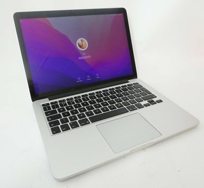 Lot 2015 - MacBook Pro 13" 2015 A1502 Silver laptop with...
