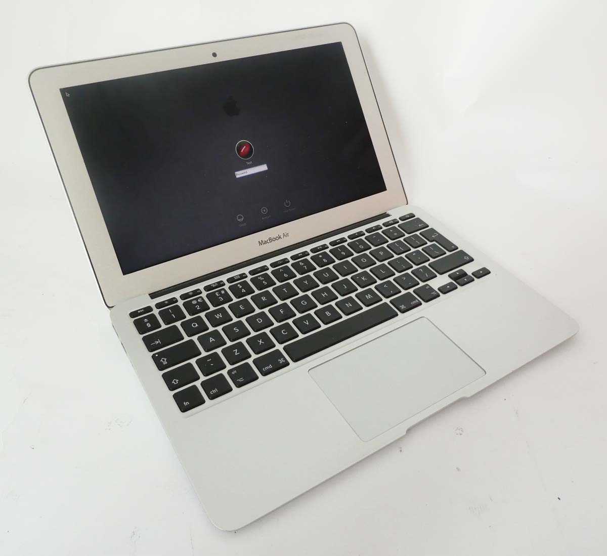Lot 2018 - MacBook Air 11" 2014 A1465 Silver laptop with...