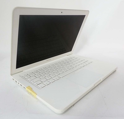 Lot 2022 - MacBook 2010 A1342 (parts only, no HD,...