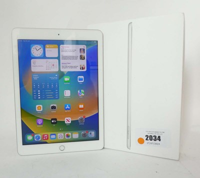 Lot 2034 - iPad 128GB A1822 Silver tablet with box