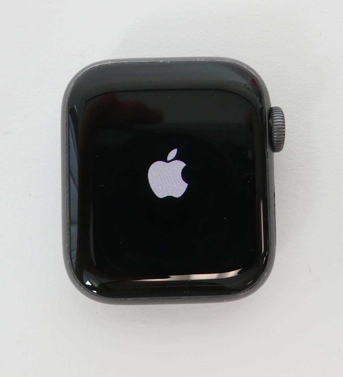 Lot 2168 - Apple Watch Series 4 40mm (no strap)