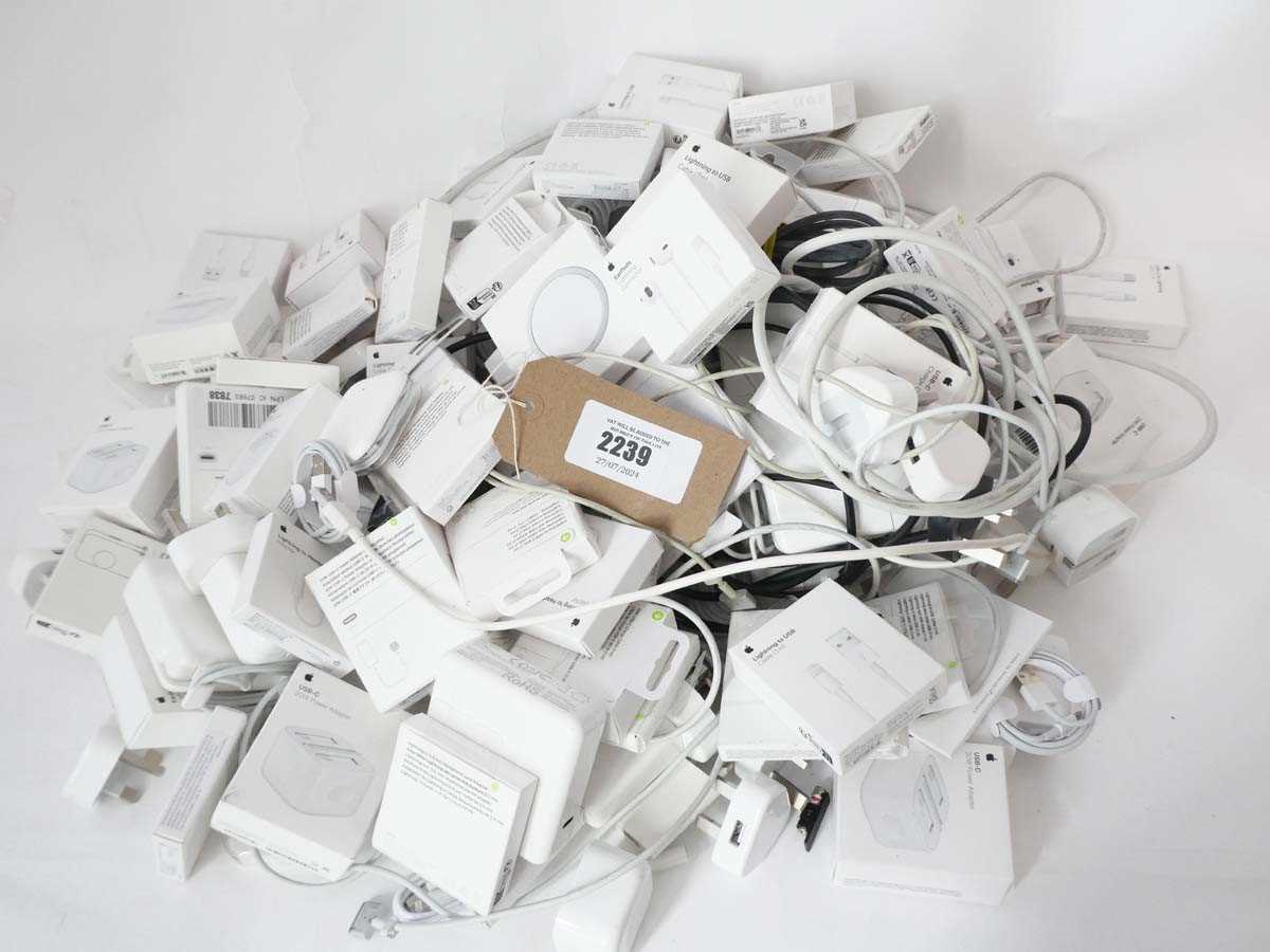 Lot 2239 - Large mixed lot of MagSafe chargers, USB-C...