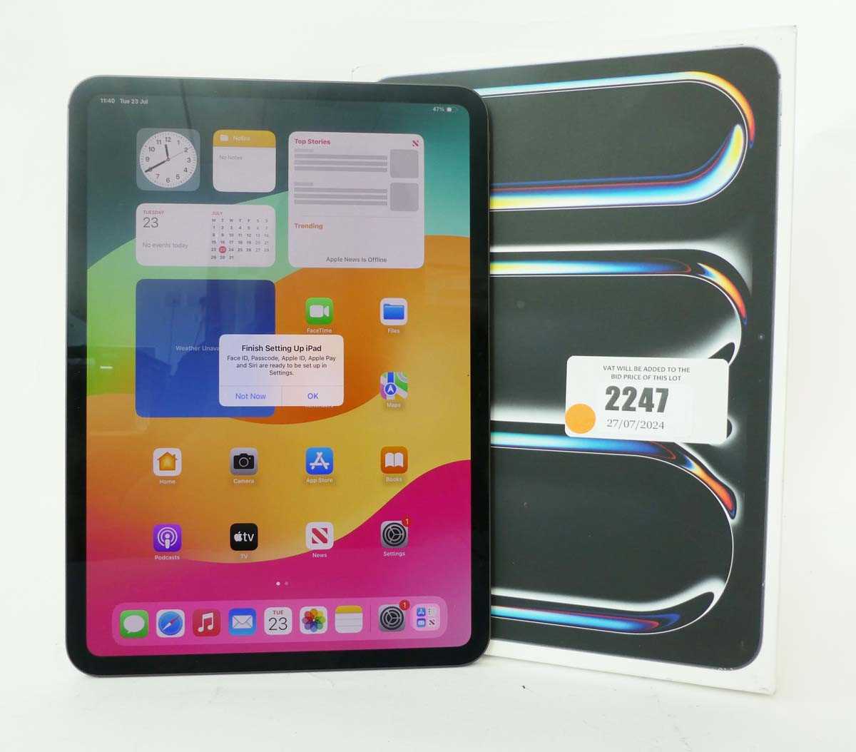 Lot 2247 - iPad Pro 11" M4 256GB A2836 Space Grey tablet...