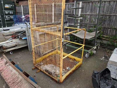 Lot 92 - Forklift mountable man cage