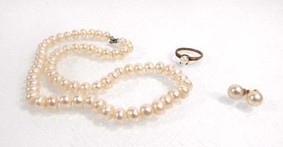 Lot A 9ct yellow gold ring set cultured pearl,...