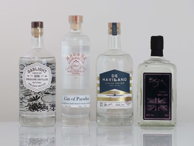 Lot 61 - 4 various bottles of gin, 1x De Havilland...