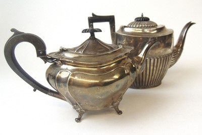 Lot 408 - An Edwardian silver teapot, Sheffield 1901,...