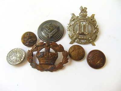 Lot 271 - A Third Reich era zeppelin crew button, a RAD...