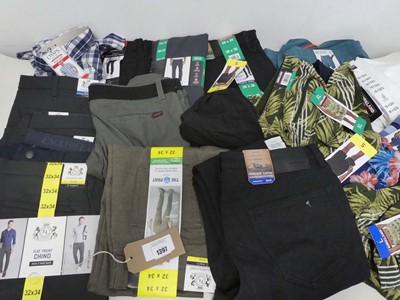 Lot 1275 - Approx. 20 items of men's clothing. To include...