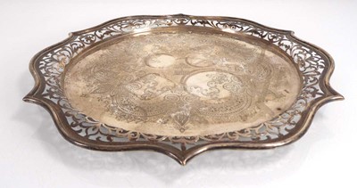 Lot 407 - An Edwardian silver salver of circular form...