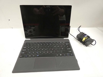 Lot 2008 - Microsoft Surface Pro 4 with Intel M3-6Y30,...