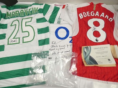 Lot 2077 - 3x sports shirts bearing signatures; Arsenal...