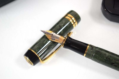 Lot 103 - A Parker 'Duofold' fountain pen with an 18ct...