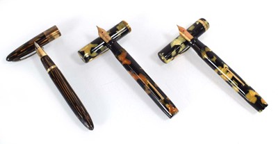 Lot 122 - A Sheaffer/Sheaffer's 'Lifetime' fountain pen...