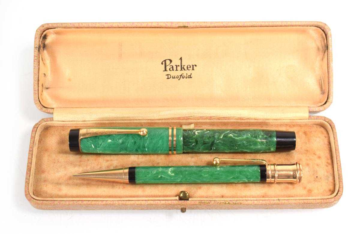 Lot 126 - A Parker 'Duofold' fountain pen with a 14ct...