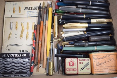 Lot 136 - A collection of fountain pens, pen parts, nibs...