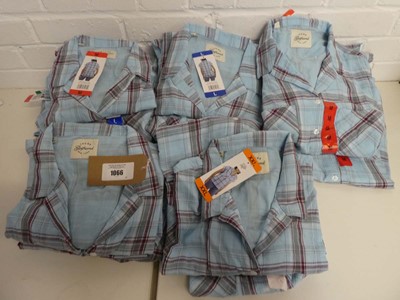 Lot 1066 - Approx. 24 women's button up shirts by Jachs...