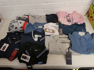 Lot 1074 - Approx. 15 items of branded clothing. To...