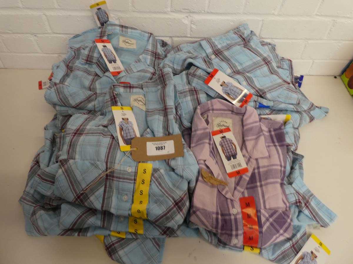 Lot 1087 - Approx. 30 women's button up shirts by Jachs...