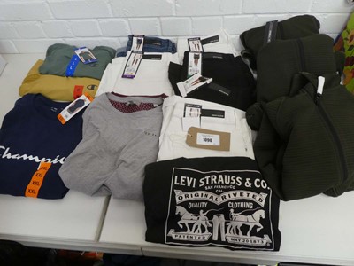 Lot 1090 - Approx. 15 items of branded clothing. To...