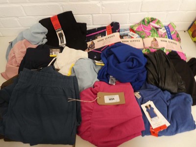 Lot 1094 - Approx. 20 items of men's and women's clothing....