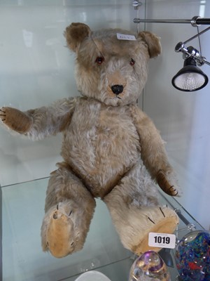 Lot 1019 - Jointed teddy bear (no identifying mark/maker)