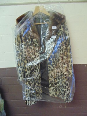 Lot 15 - A leopard printed ladies' faux fur jacket