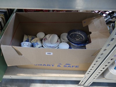 Lot 1162 - Cardboard box containing various part dinner...