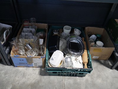 Lot 1186 - 2 cardboard boxes and plastic crate containing...