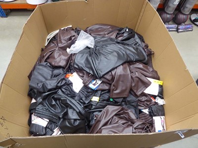 Lot 3170 - Pallet containing 200 pairs of leather look...