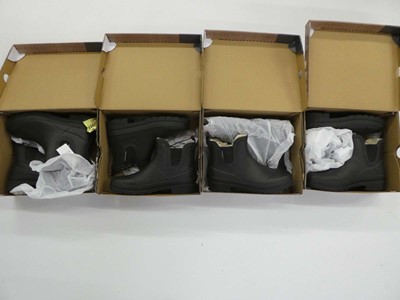 Lot 3805 - 4 boxed pairs of ladies Weatherproof fur-lined...