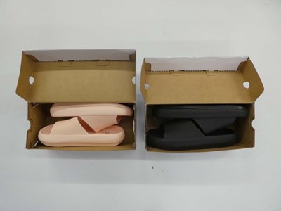 Lot 3807 - 2 boxed pairs of 32 Degrees Cool cushion...