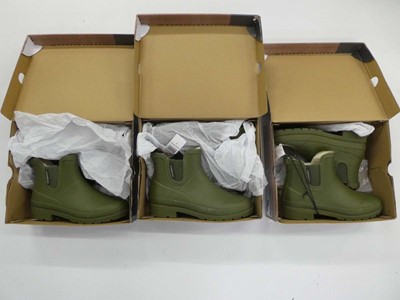 Lot 3810 - 3 boxed pairs of ladies Weatherproof fur-lined...