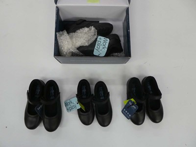 Lot 3833 - Bag containing 3 loose pairs of Term girls...