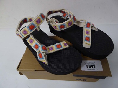 Lot 3641 - Boxed pair of ladies Teva flatform crochet...