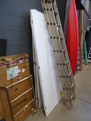 Lot 4282 - 3 white composite internal doors