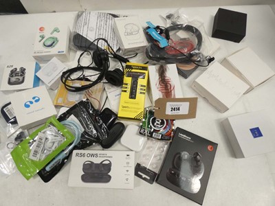 Lot 2414 - Quantity of wireless / wired earphones and...