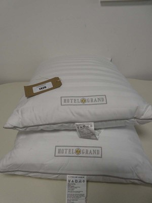 Lot 1426 - A pair of hotel grand feather & down pillows