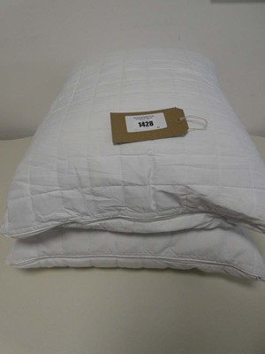 Lot 1428 - A pair of hotel grand memory foam pillows